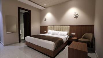 Desk, free WiFi, bed sheets