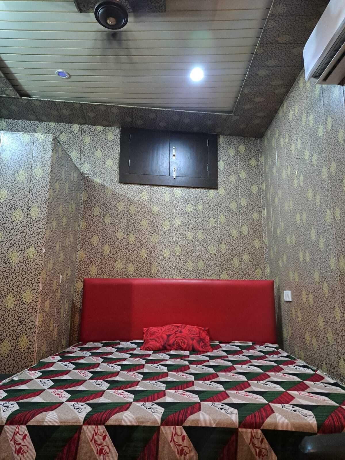 Desk, rollaway beds, free WiFi, bed sheets