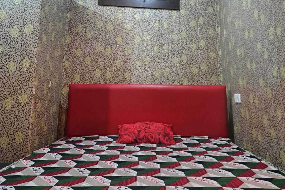 Desk, rollaway beds, free WiFi, bed sheets