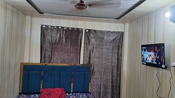 Desk, rollaway beds, free WiFi, bed sheets