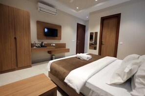 Bureau, accès au Wi-Fi (inclus), literie fournie