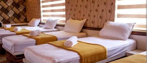 Family Room, Air conditioning | Desk, rollaway beds, free WiFi, bed sheets