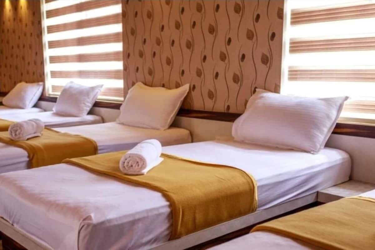 Shared Dormitory | Desk, WiFi (free), bed sheets