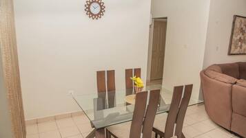 Ruokailu omassa huoneessa