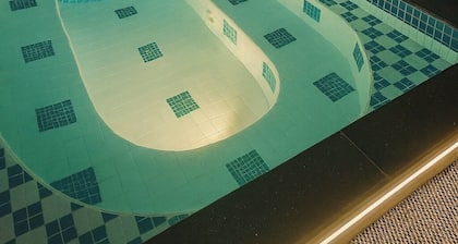 Cozy 1-bedroom apartment in beautiful Dubai with AC, fitness room