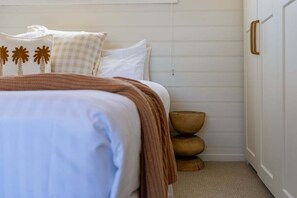 3 habitaciones, tabla de planchar con plancha, wifi y ropa de cama 