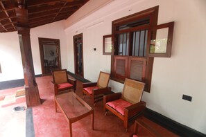 Living area - Vilayara Heritage Retreat (Kozhikode)