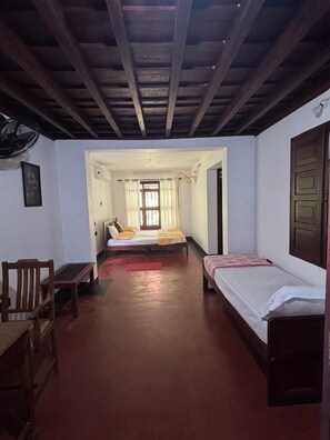 Blackout drapes, soundproofing, iron/ironing board - Vilayara Heritage Retreat (Kozhikode)