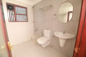 Bathroom - Vilayara Heritage Retreat (Kozhikode)