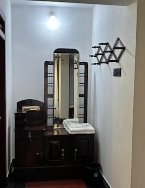 Cortinas blackout, quartos à prova de som, ferros/tábuas de passar roupa