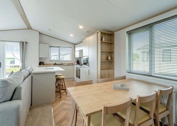 Unclassified image, 1 of 14, button