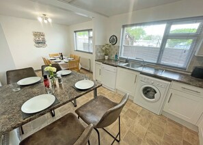 Fridge, oven, stovetop, toaster - 4 bedroom accommodation in Newbridge, Nr Yarmouth (Newbridge, Nr Yarmouth)