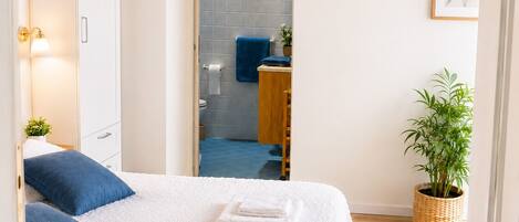 1 bedroom, desk, iron/ironing board, free WiFi
