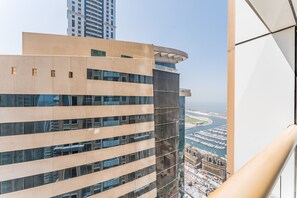 Property grounds - Sky-Level 2BR with Partial Marina View, Just Steps to Dubai Tram (Dubai)