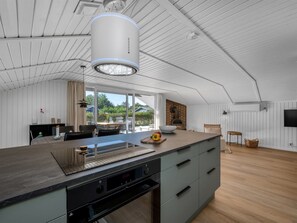 Fridge, microwave, dishwasher, cookware/dishes/utensils