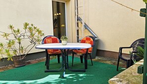 Outdoor dining - Bibiana - Quiet vacation apartment Bibiana with terrace and WLAN in Kühlungsborn, (Kühlungsborn)