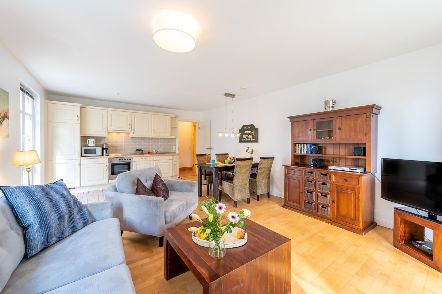 Fernseher, DVD-Player, Stereoanlage