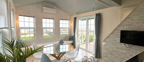 Coral (up to 5 guests), Non smoking: Equipped with a foot bath, bonfire, and BBQ grill | Interior