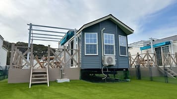 Coral (up to 5 guests), Non smoking: Equipped with a foot bath, bonfire, and BBQ grill | Individually decorated, individually furnished, free WiFi, bed sheets