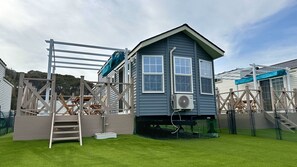 Coral (up to 5 guests), Non smoking: Equipped with a foot bath, bonfire, and BBQ grill | Individually decorated, individually furnished, free WiFi, bed sheets