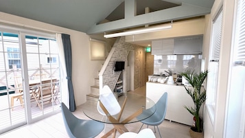 Decoración personalizada, muebles diferentes y wifi gratis 