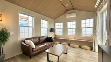 Reef (up to 5 guests), Non smoking: Equipped with a foot bath, bonfire, and BBQ grill | Interior