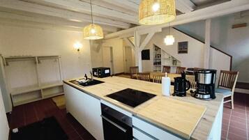 KĂŒhlschrank, Mikrowelle, Ofen, Herdplatte