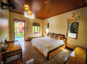 Minibar, desk, free WiFi, bed sheets