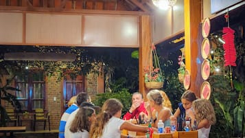 TV connectée, table de tennis de table, films à la carte