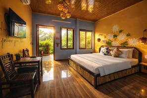 Habitación doble, balcón, vista a la montaña | Minibar, escritorio, insonorización y wifi gratis 