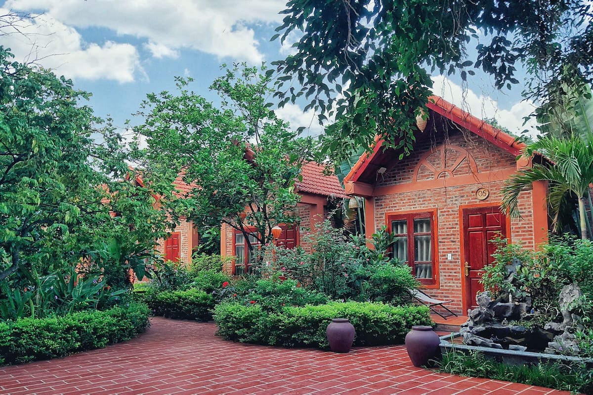 Bungalow, Garden View