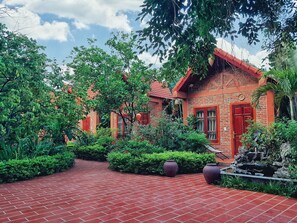 Minibar, escritorio, wifi gratis y ropa de cama 