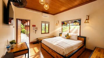 Minibar, escritorio, sistema de insonorización y wifi gratis