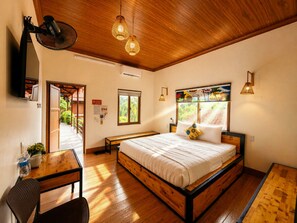 Habitación doble, balcón, vista a la montaña | Minibar, escritorio, insonorización y wifi gratis 