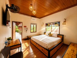 双人房, 阳台, 山景 | 迷你吧、办公桌、隔音、免费 WiFi