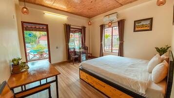 Habitación doble, balcón, vista a la alberca | Minibar, escritorio, insonorización y wifi gratis