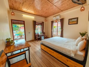 Double Room, Balcony, Pool View | Minibar, desk, soundproofing, free WiFi - Trang An Village Homestay (Hoa Lu)