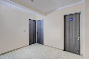 Classic-Studiosuite, Balkon, Stadtblick | Wohnbereich
