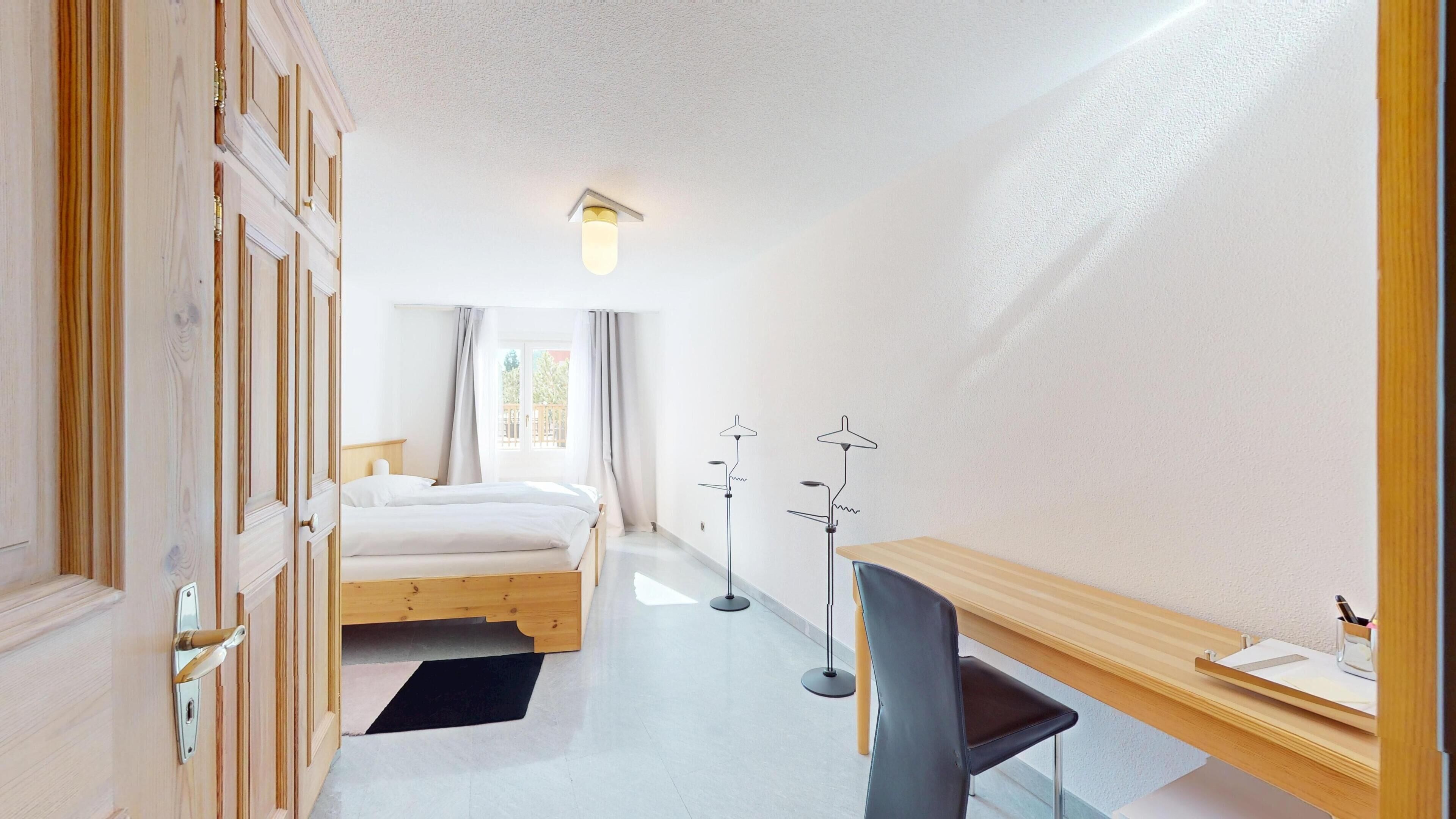 2 bedrooms, iron/ironing board, internet, bed sheets