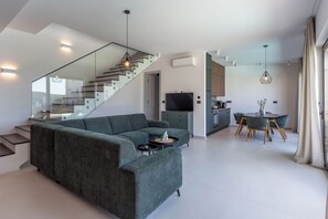 Family Villa, Multiple Bedrooms (Villa Yana with Pool and Sea View) | Living area | 21-inch flat-screen TV with cable channels - Villa Yana with Pool and Sea View (Medulin)