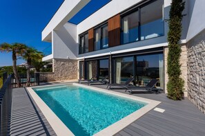 Vila Keluarga, beberapa kamar (Villa Yana with Pool and Sea View) | Kolam renang | Kolam renang outdoor musiman