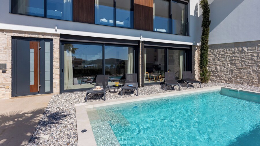 Villa Yana with Pool and Sea View