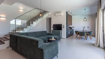 Family Villa, Multiple Bedrooms (Villa Yana with Pool and Sea View) | Living area | 21-inch flat-screen TV with cable channels