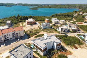 Vila Keluarga, beberapa kamar (Villa Yana with Pool and Sea View) | Eksterior