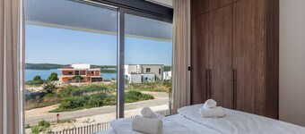 Villa Yana with Pool and Sea View