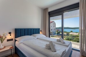 3 bedrooms, free WiFi, bed sheets - Villa Yana with Pool and Sea View (Medulin)