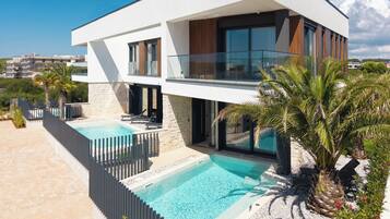 Seasonal outdoor pool