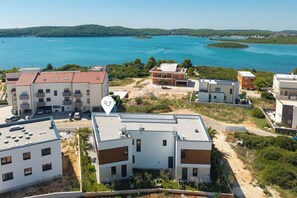 Villa familiale, plusieurs chambres (Villa Emma with Pool and Sea View) | Vue aérienne