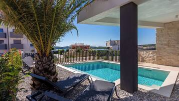 Piscina stagionale all'aperto