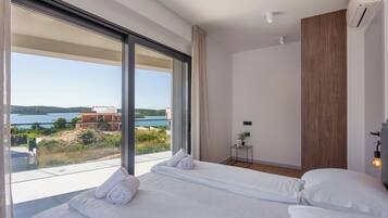 Familievilla, flere soverom (Villa Emma With Pool and sea view) | 3 soverom, wi-fi (inkludert) og sengetøy